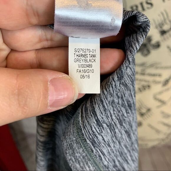 Old Navy Active Go Fry Fitted Workout Tank Top size Extra Small Grey - Picture 7 of 8